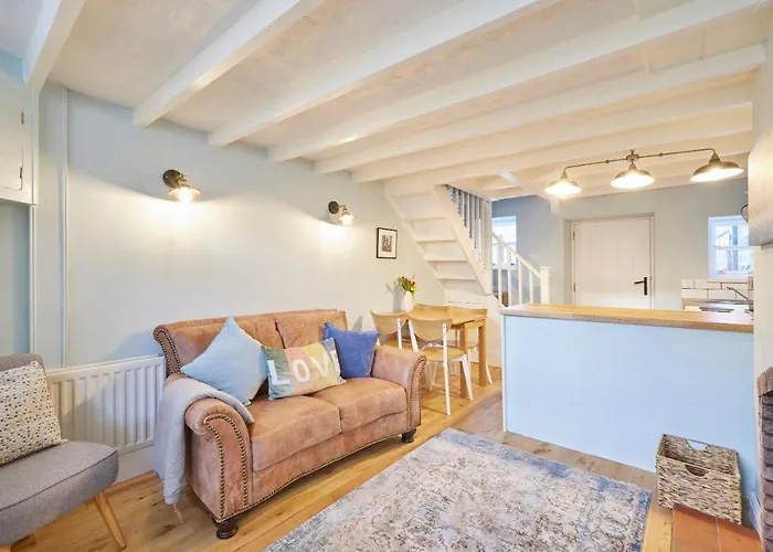 Host & Stay - Honey Cottage