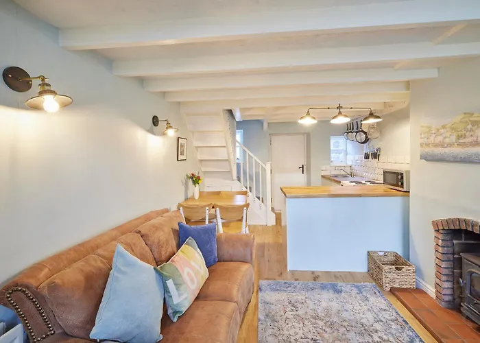Host & Stay - Honey Cottage