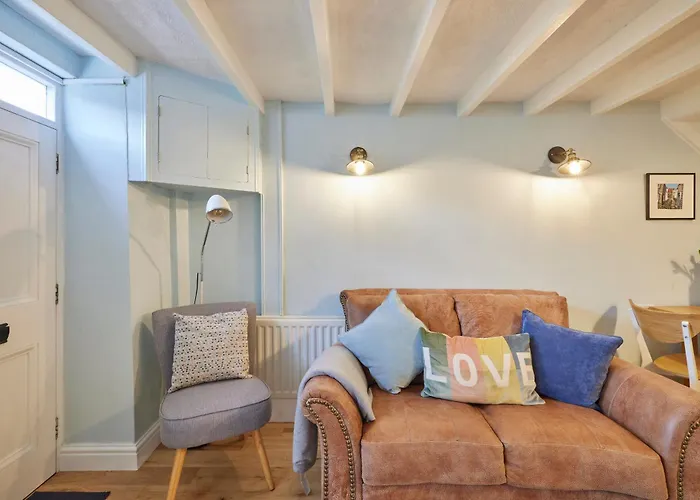 Host & Stay - Honey Cottage